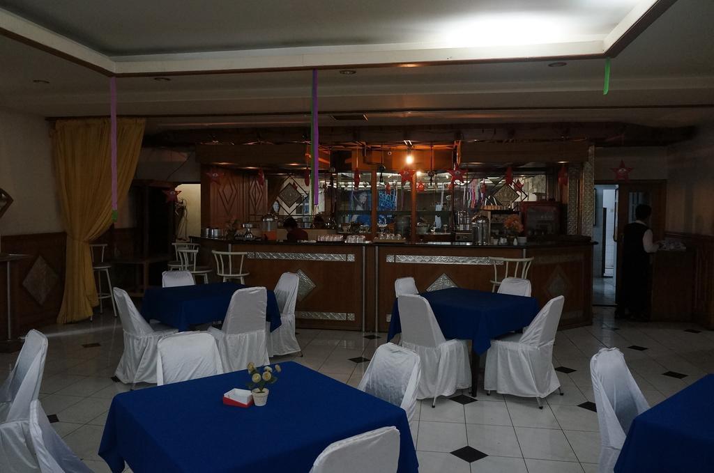 Urbanview Hotel Crown Tasikmalaya By Reddoorz Buitenkant foto