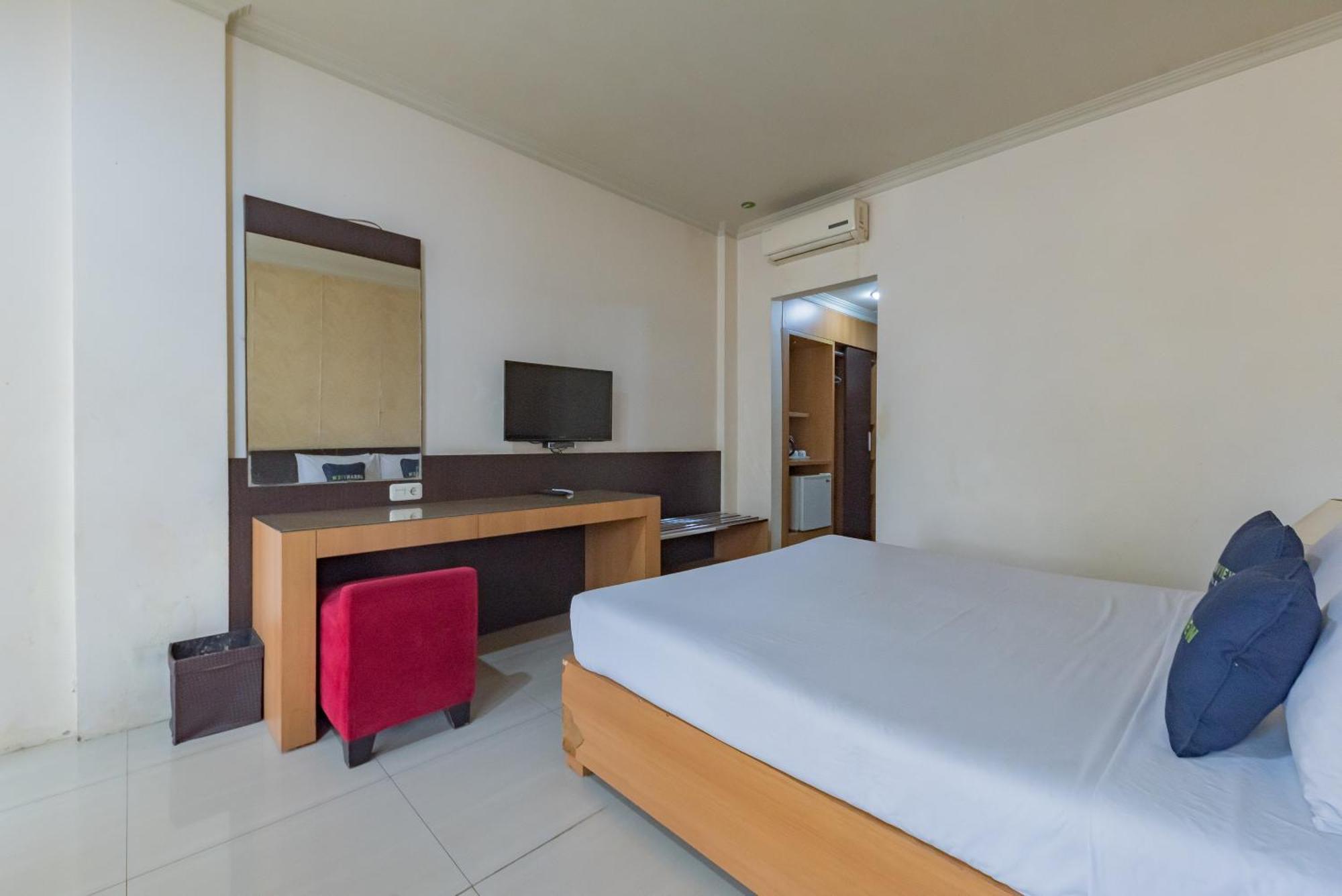 Urbanview Hotel Crown Tasikmalaya By Reddoorz Buitenkant foto
