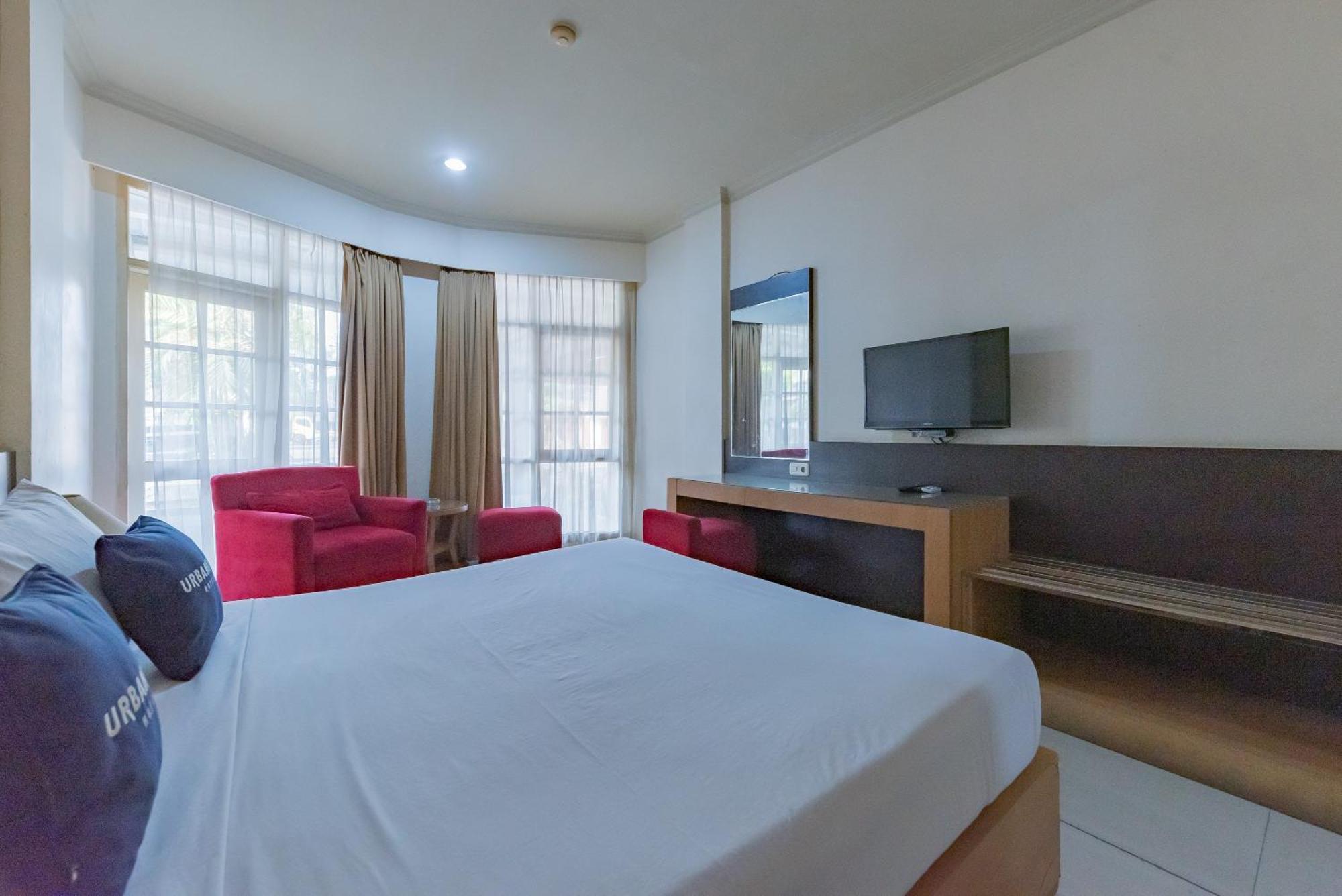 Urbanview Hotel Crown Tasikmalaya By Reddoorz Buitenkant foto