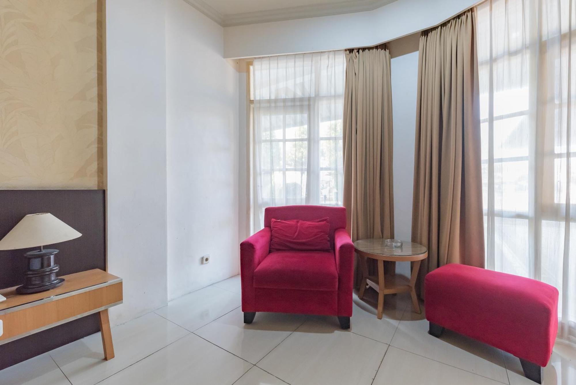 Urbanview Hotel Crown Tasikmalaya By Reddoorz Buitenkant foto