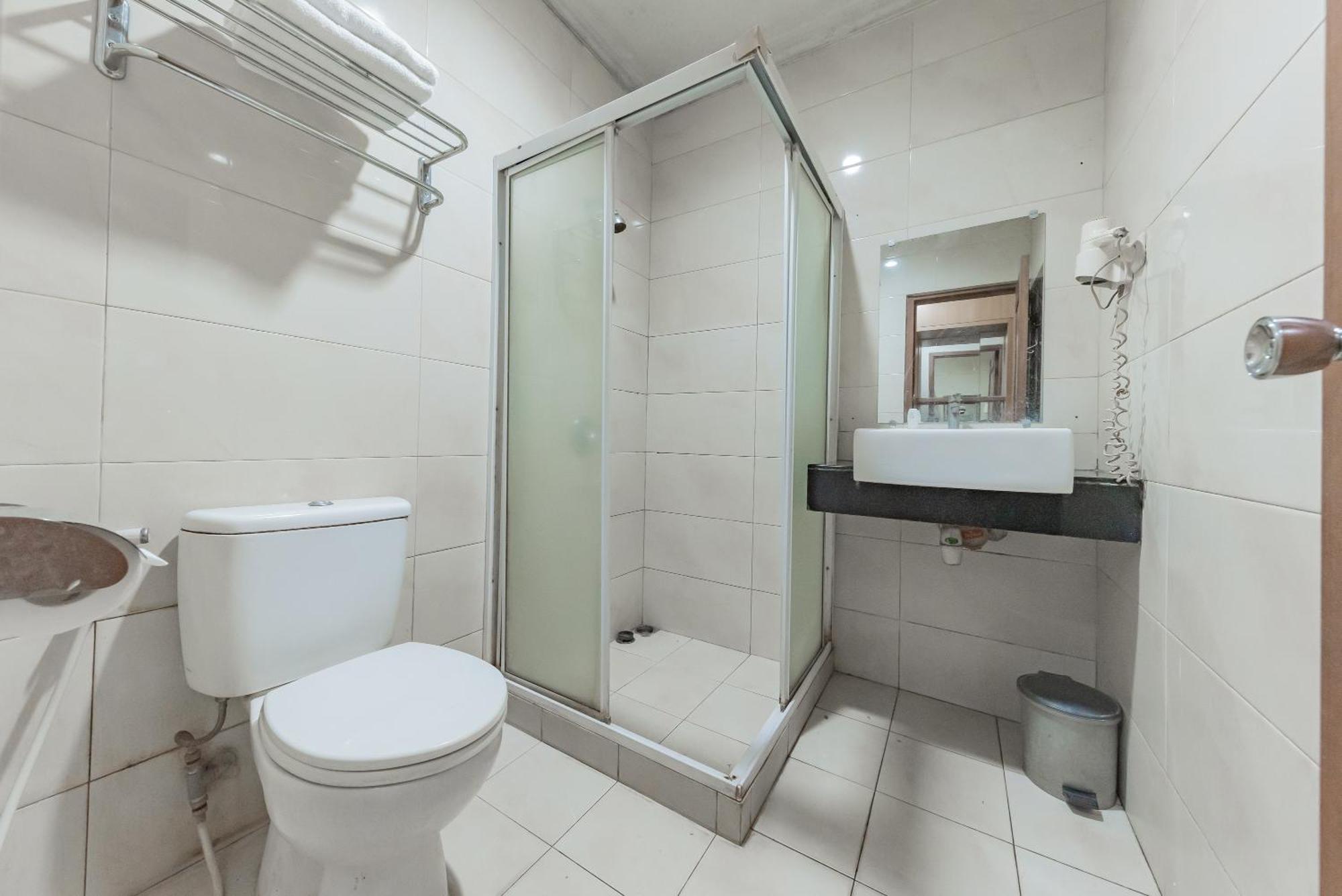 Urbanview Hotel Crown Tasikmalaya By Reddoorz Buitenkant foto