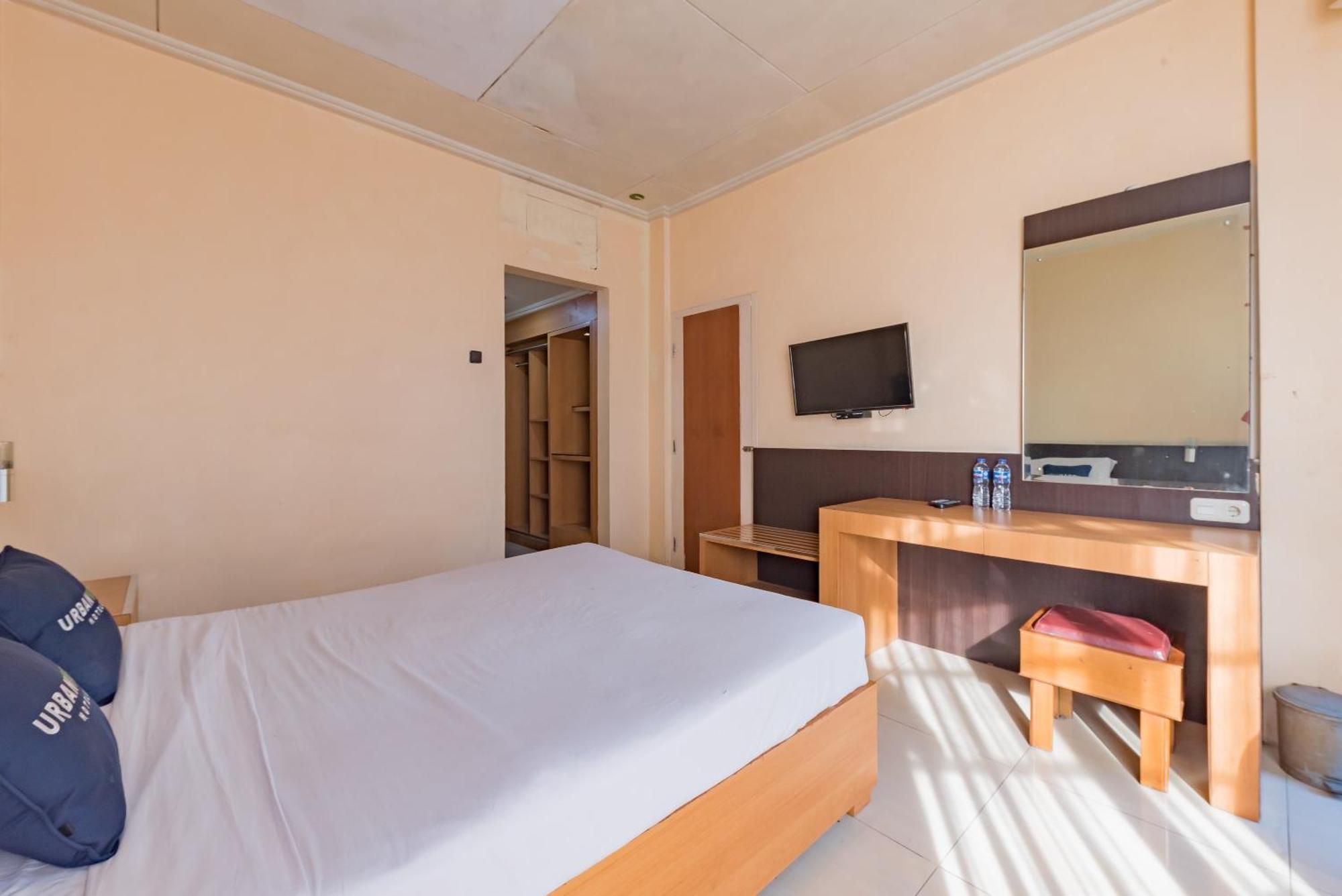 Urbanview Hotel Crown Tasikmalaya By Reddoorz Buitenkant foto