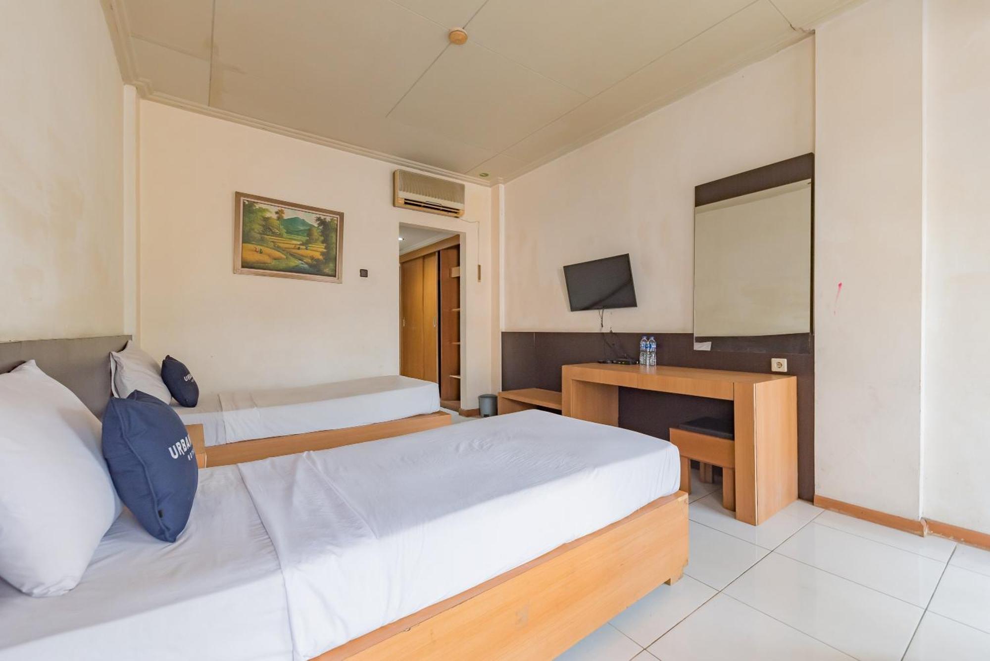 Urbanview Hotel Crown Tasikmalaya By Reddoorz Buitenkant foto