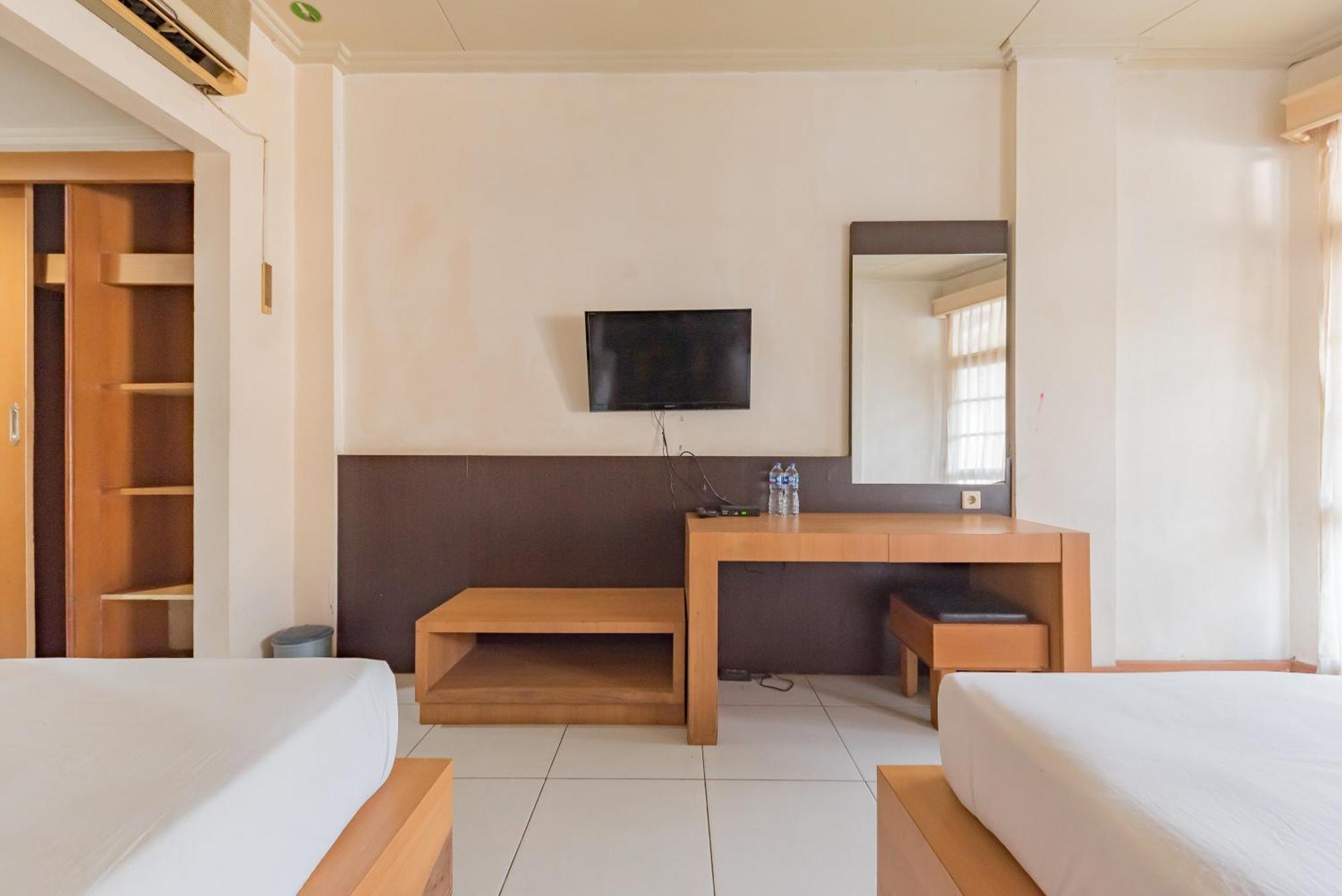 Urbanview Hotel Crown Tasikmalaya By Reddoorz Buitenkant foto