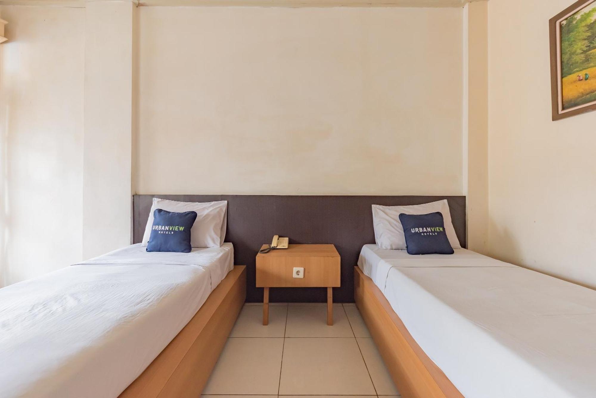 Urbanview Hotel Crown Tasikmalaya By Reddoorz Buitenkant foto