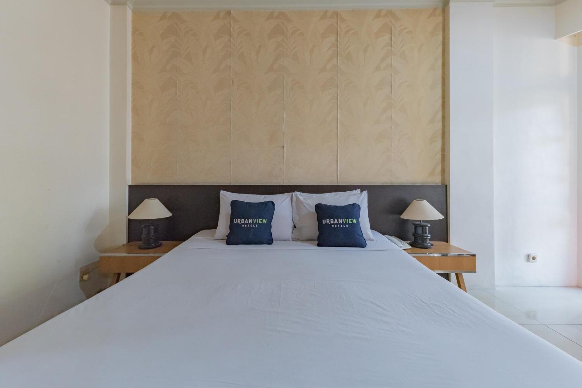 Urbanview Hotel Crown Tasikmalaya By Reddoorz Buitenkant foto