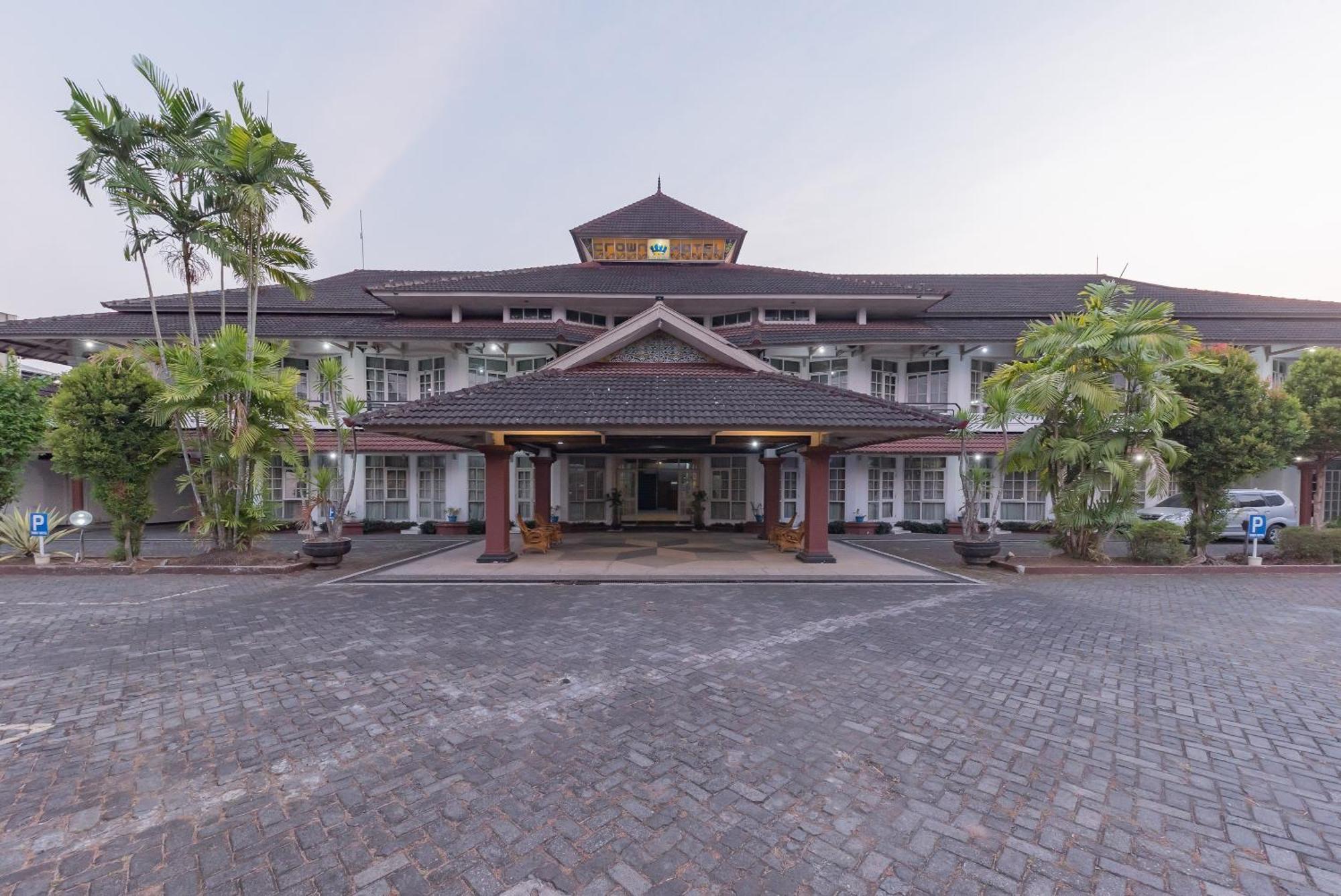 Urbanview Hotel Crown Tasikmalaya By Reddoorz Buitenkant foto